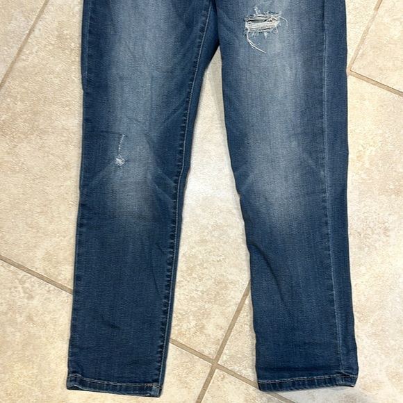 Judy Blue Mid-Rise Boyfriend Fit Destroyed Jeans 7/28 - Picture 5 of 6